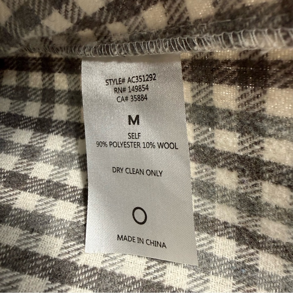 2/$30 Sadie & Sage Gray & White Checkered Cropped Snap Up Jacket Sz. M #2246 - Picture 7 of 7